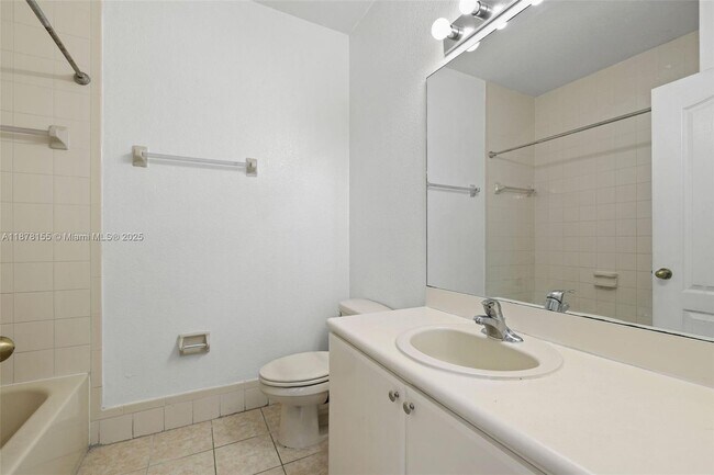 Building Photo - 1658 SE 28th Ct