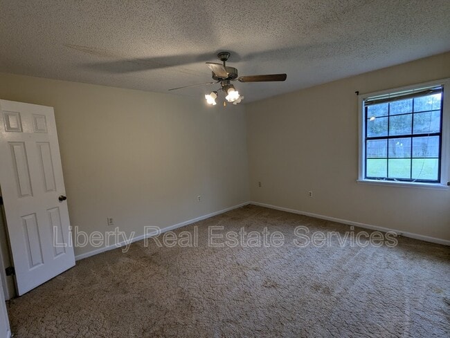 Building Photo - 64 Kelly Ln