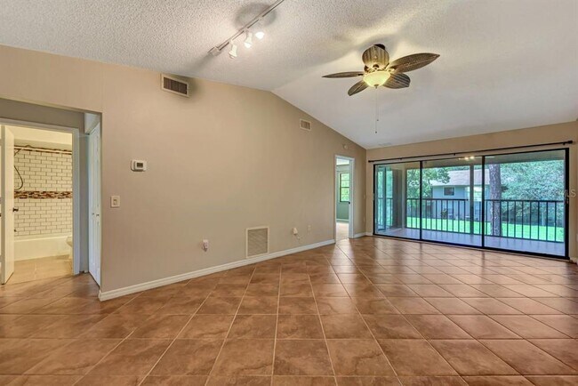 Building Photo - 5645 Summerside Ln