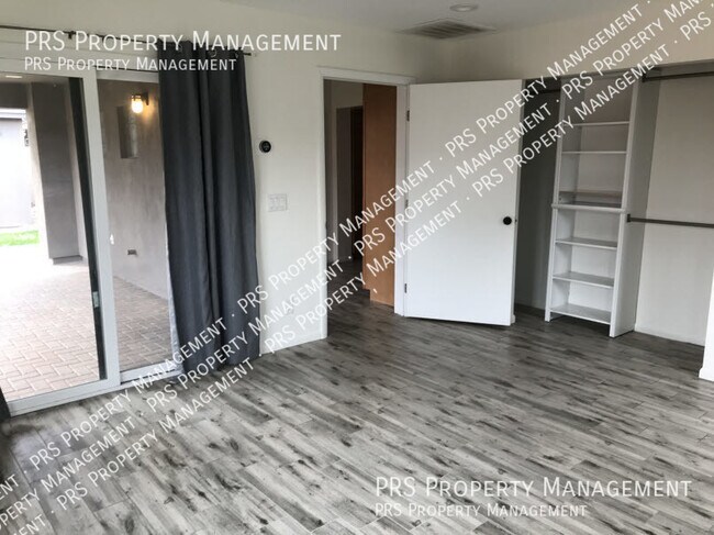 Building Photo - 603 E Solana Dr