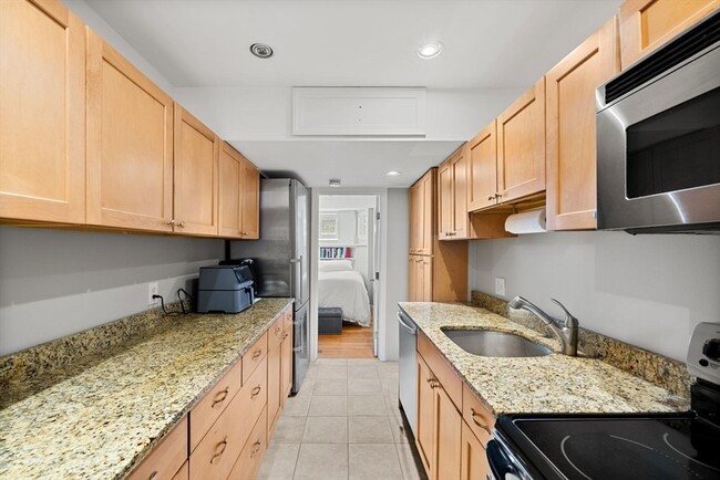 Building Photo - 351 Marlborough St