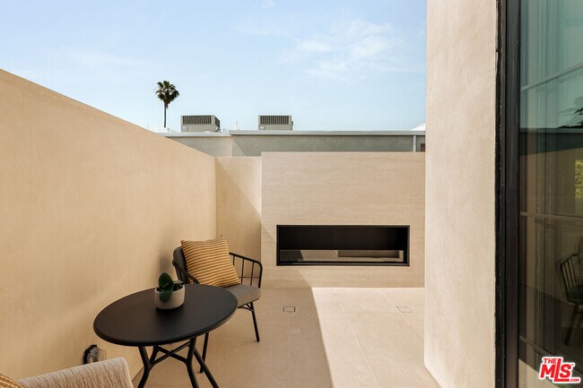 Building Photo - 4718 Lemona Ave