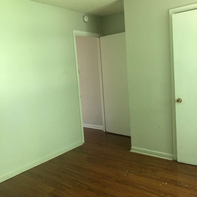 Building Photo - 4004 Lee Ct