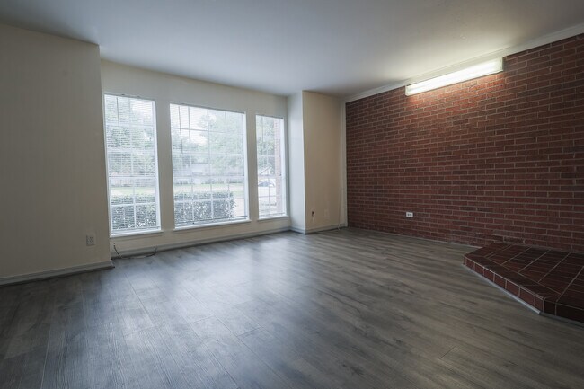 Building Photo - 10014 Stratmore Cir