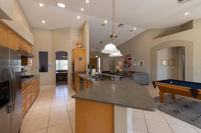 Building Photo - 6821 E Palm Ln