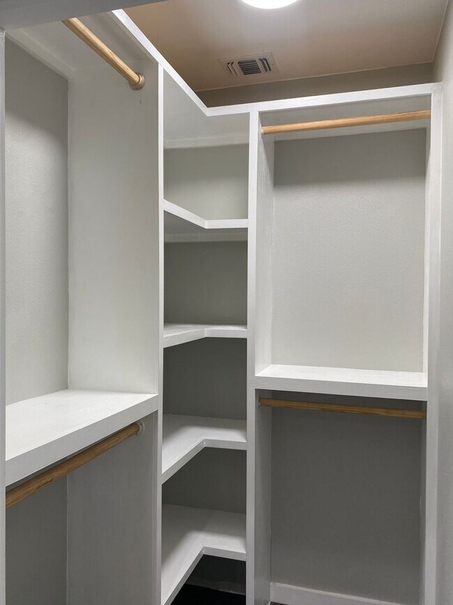 Building Photo - Renovated 3-Bedroom Home in Jefferson Heights