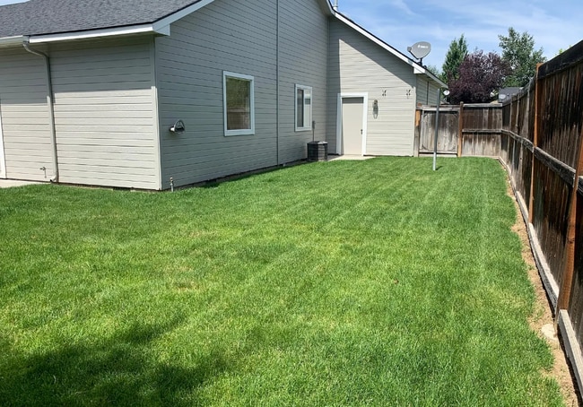 Building Photo - 2244 Hickory Wy N