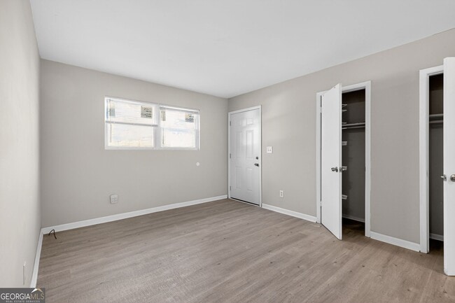 Building Photo - 7 Roper Dr