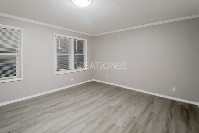 Building Photo - NOW OFFERING 1/2 MONTH FREE WITH SIGNED LE...