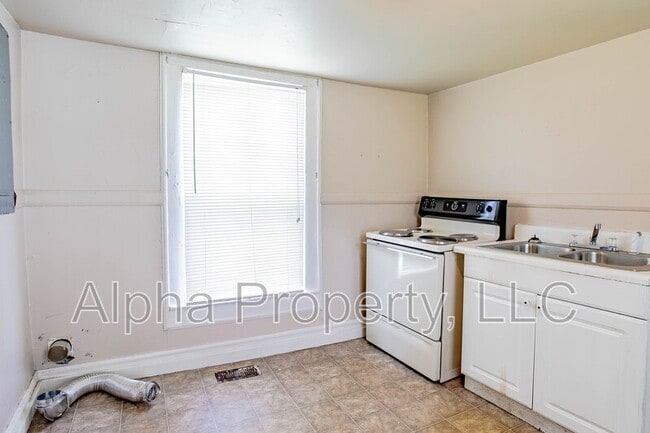 Building Photo - 115 4th St