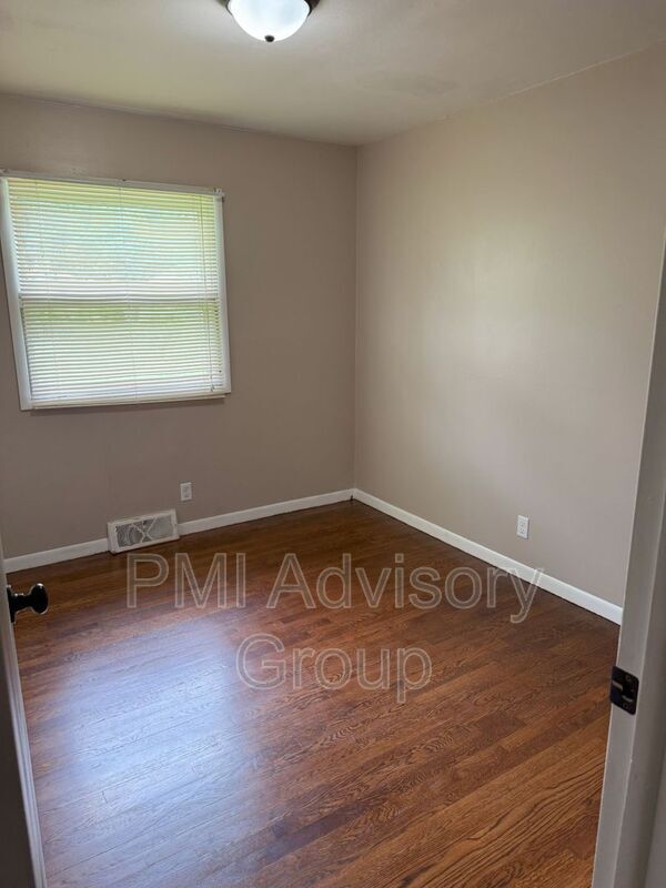 Building Photo - 5701 SW 15th St