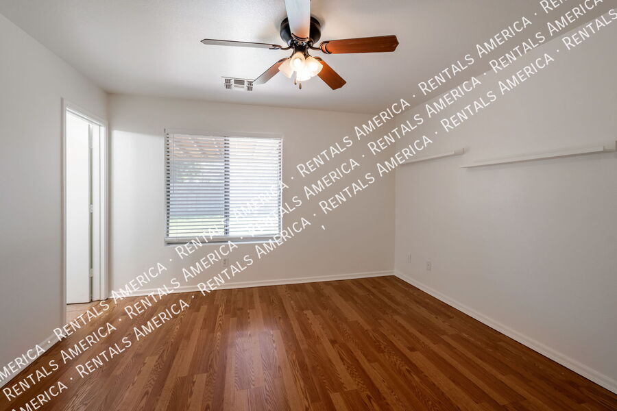 Building Photo - 1745 E Cheyenne St