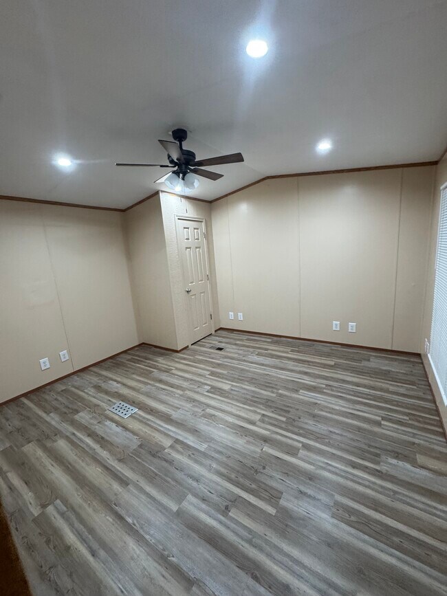 Building Photo - Early Bird Estates Unit #16