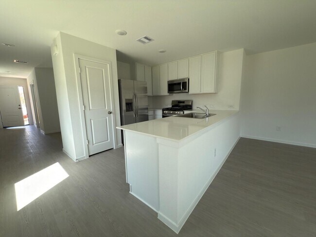 Building Photo - 3020 Huntersville Dr