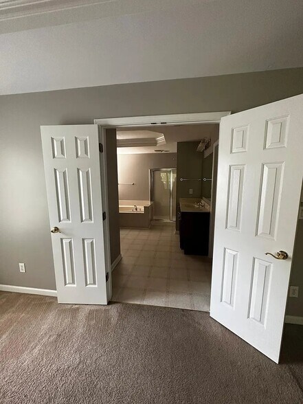 Building Photo - 305 Linkmere Ln