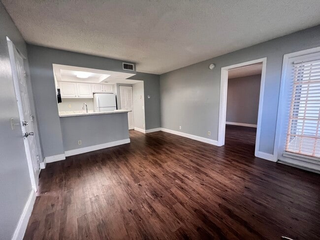 Building Photo - 718 Executive Center Dr