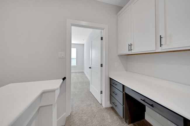 Building Photo - 3 Bedroom 2.5 Bath Townhome!