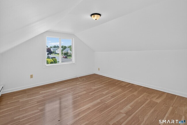 Building Photo - 11 Stratfield Pl