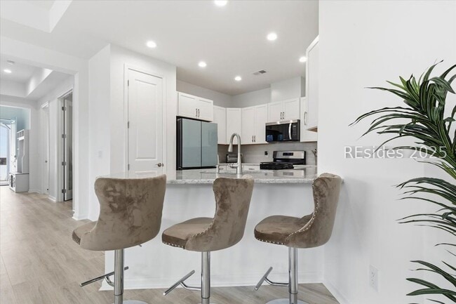 Building Photo - 855 Weekend Ave