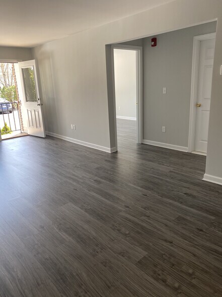 Building Photo - 685 Success Ave