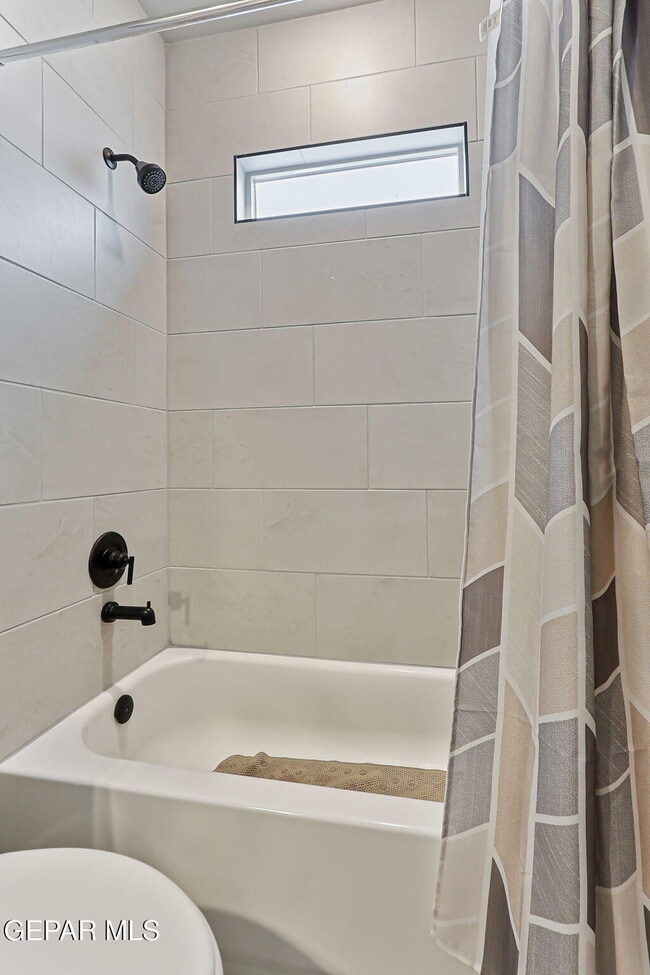 Building Photo - 824 Paseo Solar Dr