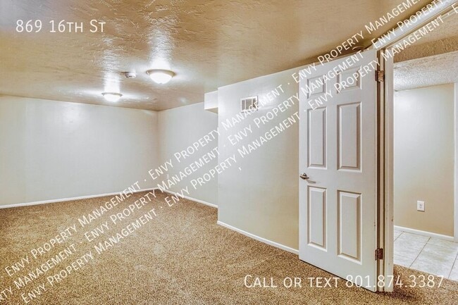 Building Photo - 869 16th St