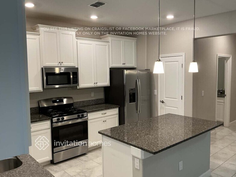 Building Photo - 2887 Gridiron Garden Isle