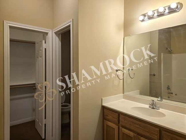 Building Photo - 3/2 Fourplex in Castle Heights