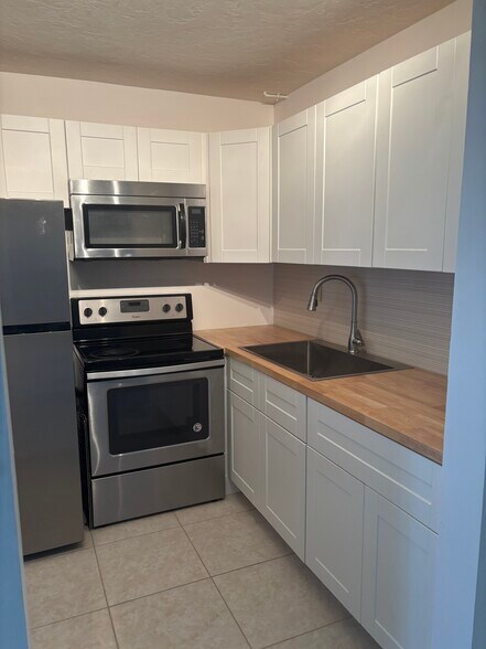 Building Photo - 289 Andover L