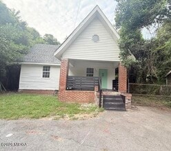 Building Photo - 3187 Napier Ave