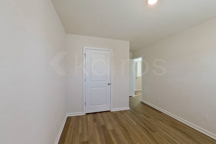 Building Photo - 121 Inez Ave