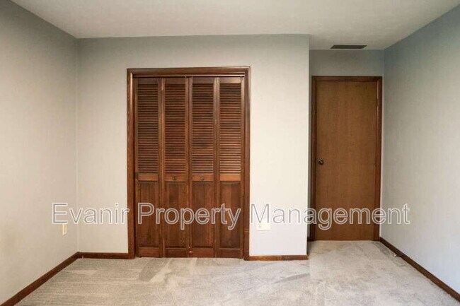 Building Photo - 3160 Honeysuckle Dr