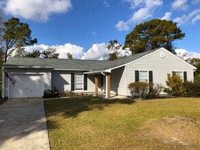Building Photo - Home located in the heart of Havelock!