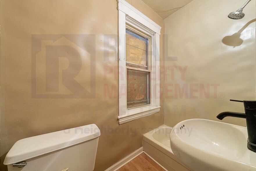 Building Photo - Inviting 3 Bed 1 Bath Single Family Home
