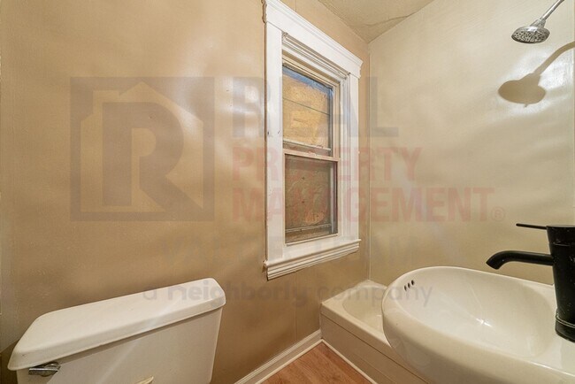 Building Photo - Inviting 3 Bed 1 Bath Single Family Home