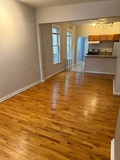 Building Photo - 1643 W Beach Ave