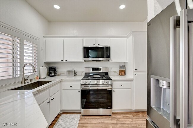 Building Photo - 251 S Green Valley Pkwy