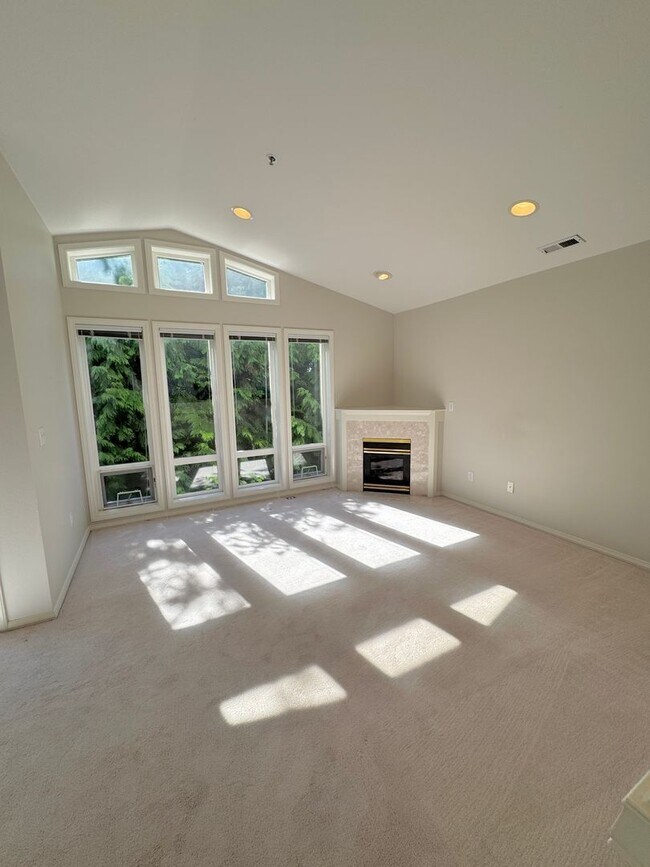 Building Photo - 2bd/2ba Edmonds Condo