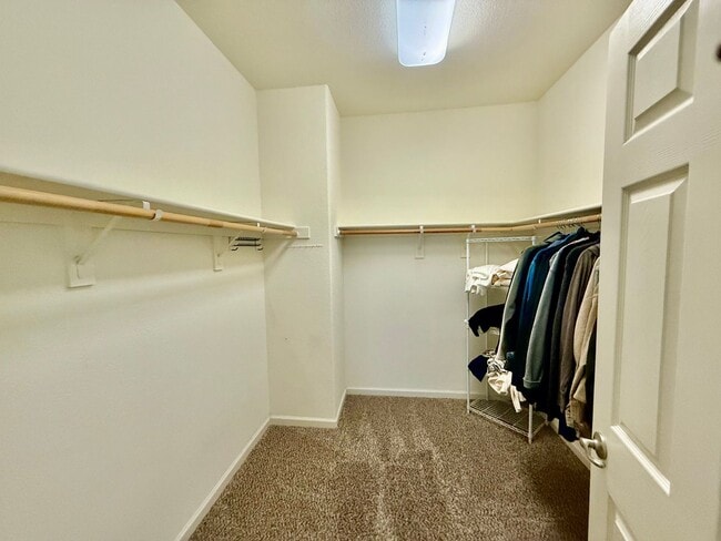 Building Photo - Great Home available immediately