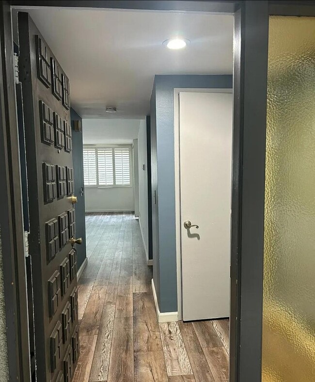 Building Photo - READY TO  MOVE IN!!