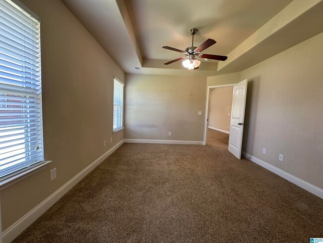 Building Photo - 480 River Crest Dr N