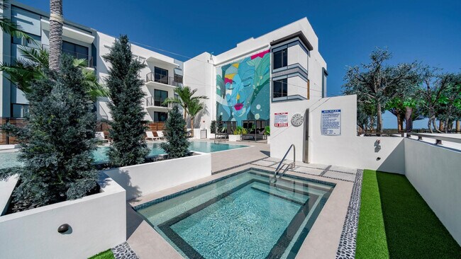 Building Photo - 425-475 E Atlantic Blvd