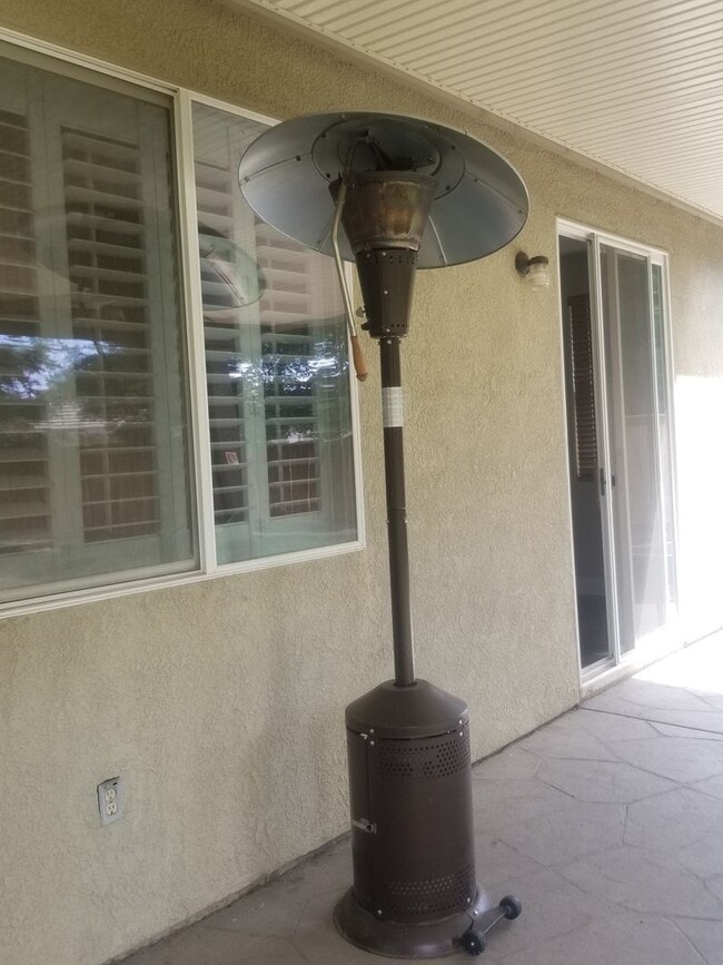 Building Photo - Nice single level Lincoln Crossing Home on...