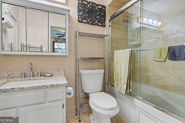 Building Photo - 8671 Twin Oaks Dr