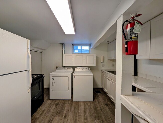 Building Photo - Low maintenance 3 bedroom!