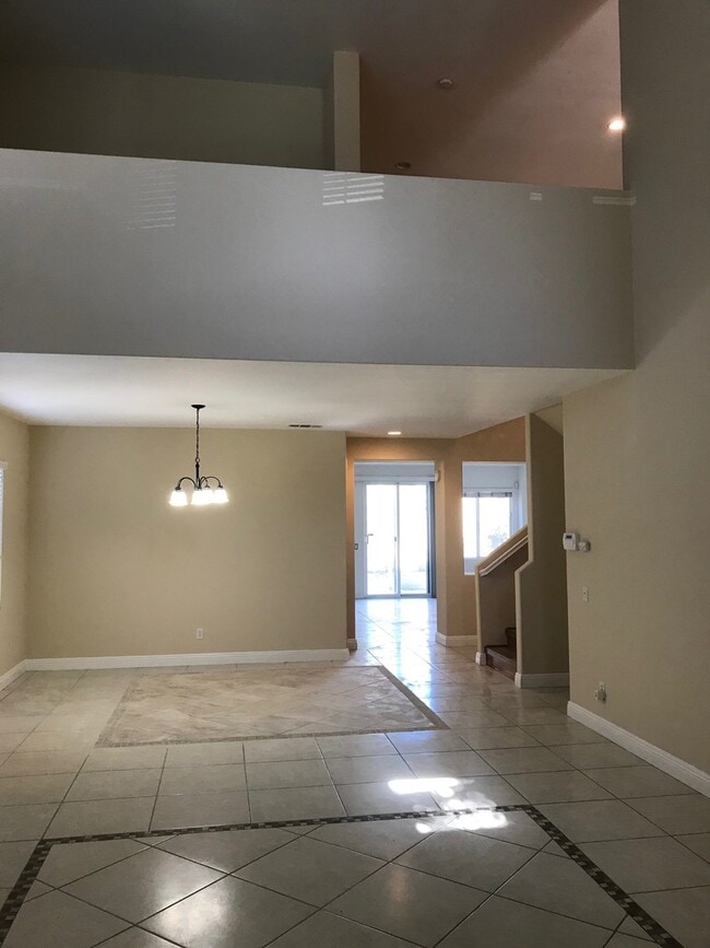 Building Photo - Nice House 5 beds 3.5 bath for lease in Ea...