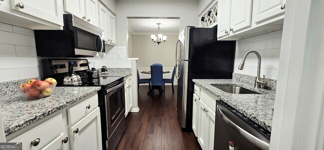 Building Photo - 5151 Roswell Rd