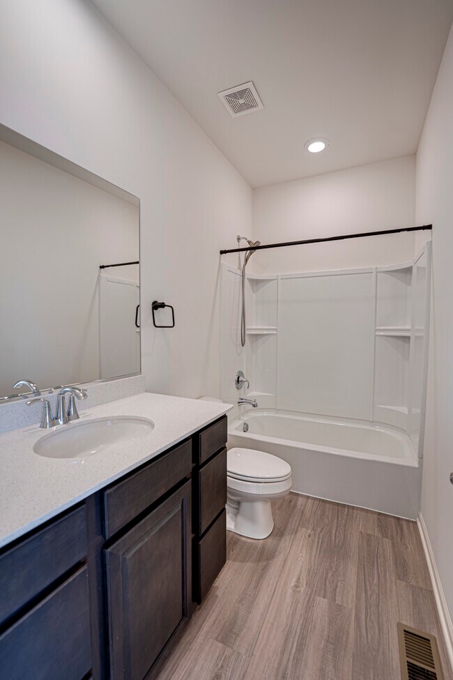 Building Photo - 2945 Showplace Dr