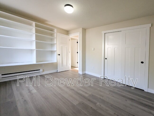 Building Photo - 7 E McGill Ave