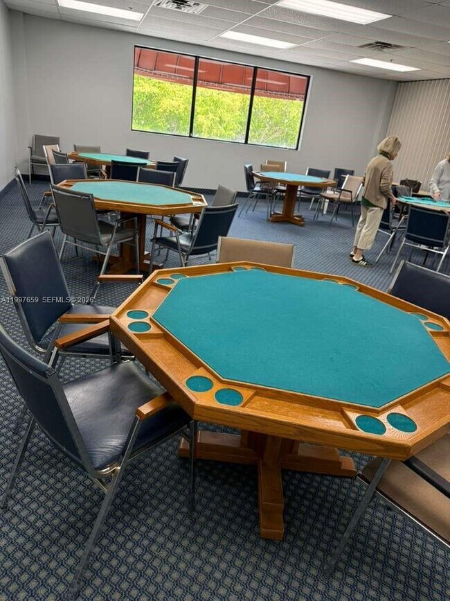 Building Photo - 691 S Hollybrook Dr